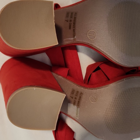 Wild Diva Lounge Red Tie Up Heel, Size: 7 Never Worn - Picture 3 of 3